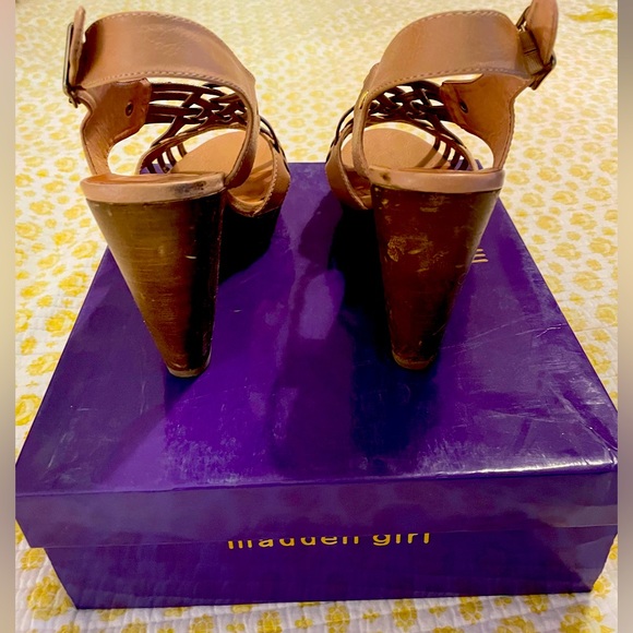 Women’s Madden Girl Klydee Tan Multi colored wedge sandals Size 8 - Picture 4 of 5